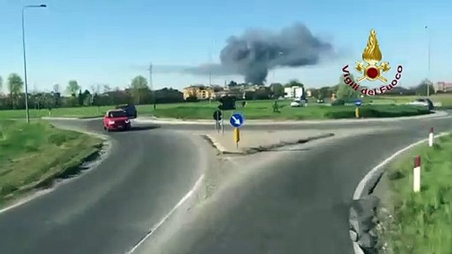 Vanzago (MI) - In fiamme il capannone di un ditta edile (03.04.21)