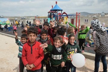 Son dakika haber! Briket evlerine kavuşan Suriyeli çocuklar, ilk kez parkta oyun oynadı