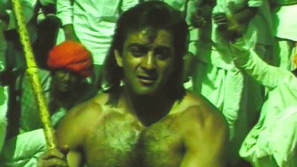 Behind The Scenes Of 'Kshatriya' With Sunil Dutt, Dharmendra, Sanjay Dutt, Divya Bharati And Raveena