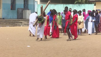 Vendredi saint : les chrétiens Catholiques commémorent la passion du Christ