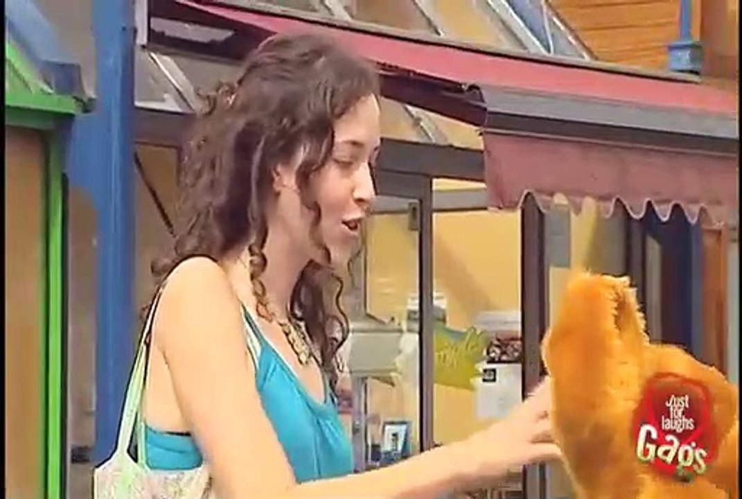 Kangaroo_Tail_Crush_Gag(360p)