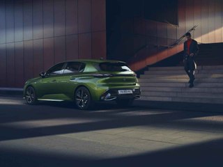 Peugeot 308: con el nuevo logo del león