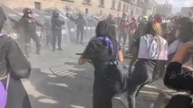 Meksika'da kadınlardan polis şiddetine karşı protesto: 32 yaralı