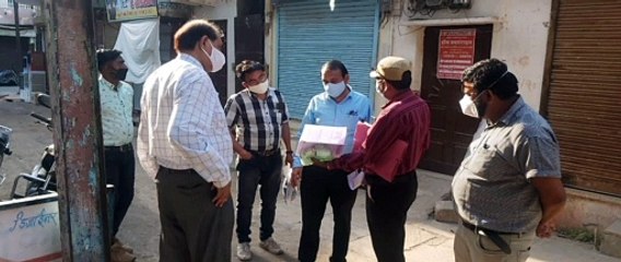 कोरोना संक्रमित क्षेत्रों में पहुंचे एसडीएम, कार्यवाही कर रही स्वास्थ्य टीम से ली जानकारी