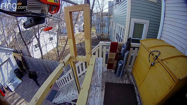 Des voleurs tombent sur un propriétaire pas commode