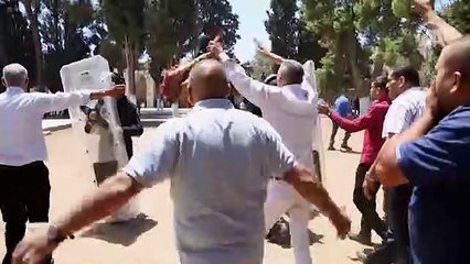 İsrail polisi Mescid-i Aksa'daki cemaate saldırdı