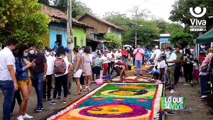 Fe y devoción se vive en la elaboración de alfombras pasionarias en León