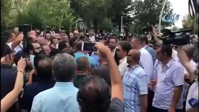 Meclis önünde arbede! Polis engelledi