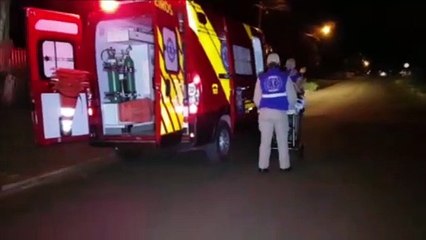 Mulher fica ferida ao sofrer queda em casa, na Rua Inglaterra