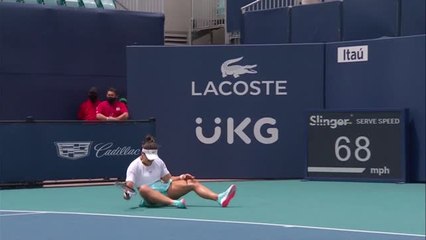 Tải video: Barty claims Miami title after Andreescu retirement