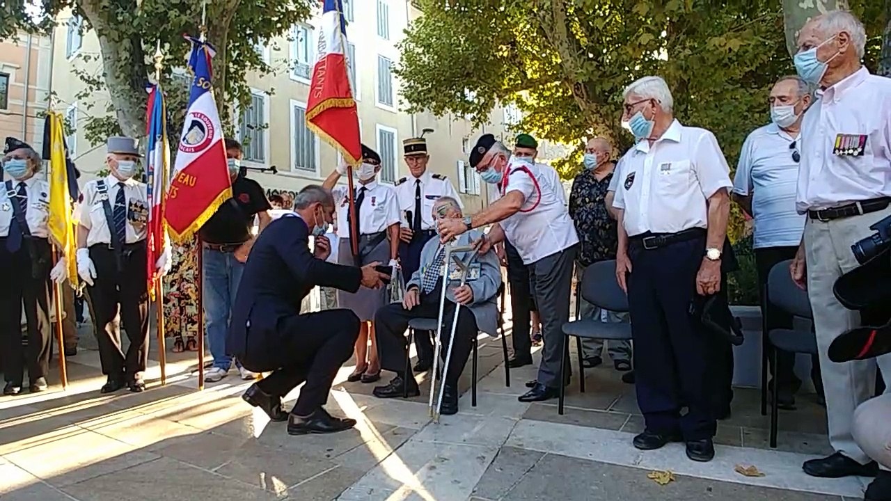 Remise de la médaille de la ville à Antonin TEISSIER par le maire de TRETS 20/8/2020