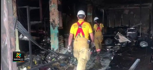 tn7-Bomberos-investigan-si-corto-circuito-pudo-ser-la-causa-de-el-incendio-en-mercado-de-Turrialba-030421