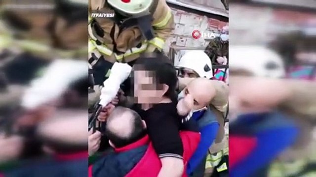 Koluna demir parmaklık saplanan çocuğu itfaiyenin kurtarma operasyonu kamerada