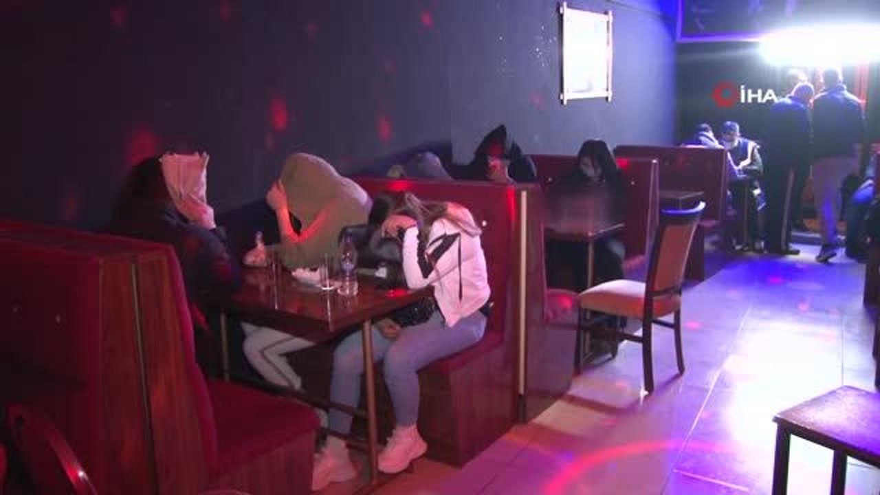 'Çok yüksek riskli' İzmir'de baskın yapılan eğlence mekanı mühürlendi