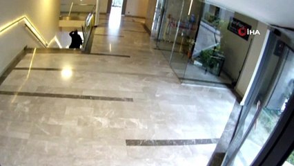 Lüks siteden 100 bin TL ziynet eşya çalan şahıslar önce kameralara sonra polise yakalandı