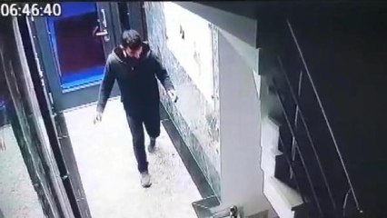 Son Dakika | AVCILAR'DA GİRDİĞİ APARTMANDAKİ TÜM AYAKKABILARI ÇALAN HIRSIZ KAMERADA