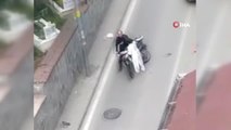Bursa'da köpeğine çarpan motosiklet sürücüsünü sopayla dövdüğü anlar kamerada