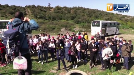 مجموعة شباب يروجون لثقافة السياحة الداخلية في الجزائر