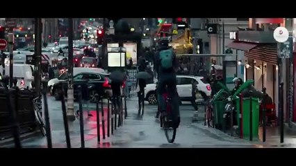 SOB AS ESTRELAS DE PARIS Filme