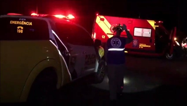 Carro perde o controle e cai em ribanceira na PR-180 próximo à Rio do Salto