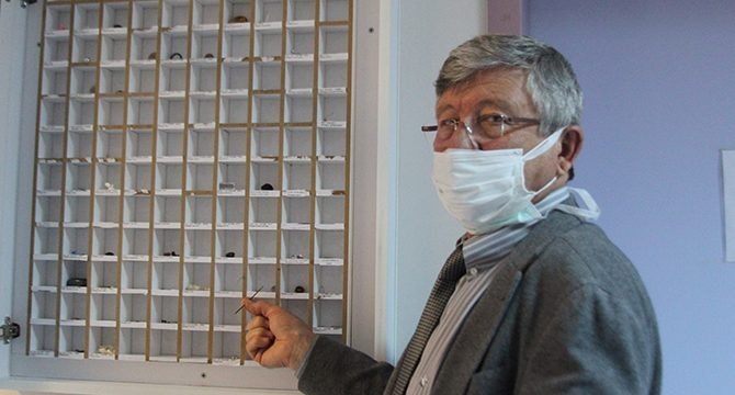 Çocukları ölümle burun buruna getiren maddeleri sergiliyor
