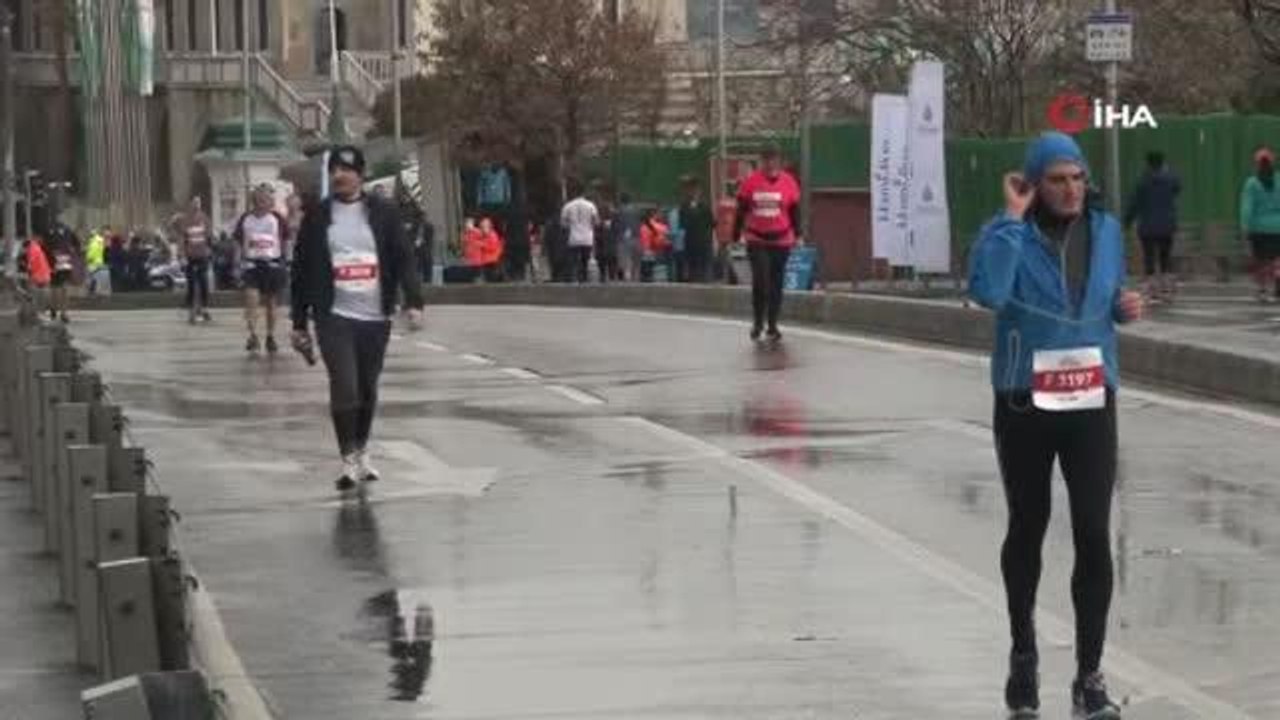 İstanbul Yarı Maratonu'nda Kenyalı atlet Ruth Chepngetich, Dünya Rekoru kırarak şampiyon oldu