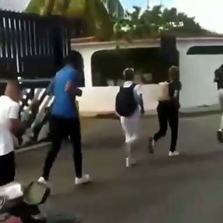 Humillación a unos adolescentes en Venezuela por parte de la Policía: "No debo salir de mi casa porque el coronavirus me mata"