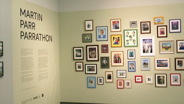 Una exposición en Valencia muestra la ironía de la fotografía de Martin Parr