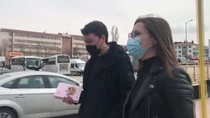 Hırvatistan'da Türkçe öğrenen Şapina, seçtiği Hırvat ve Türk şiirlerini her iki dile çevirerek kitaplaştırdı