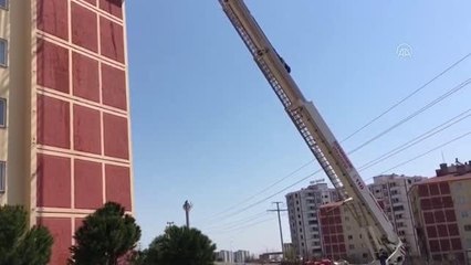 DİYARBAKIR - Bir evin çatısında çıkan yangın söndürüldü