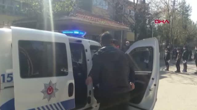 Son dakika haber: ADIYAMAN Sınava girerken kimliğini unutan öğrenciye polis yardımı