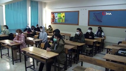 Gündüz matematik öğretiyor, akşam dünya şampiyonluğu için ter döküyor