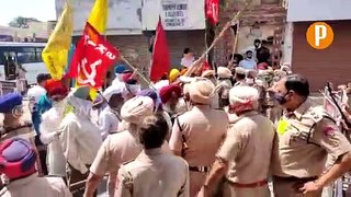 Now Farmers Showing Protest In Front of Modi Cabinet Minister Som Parkash at Hoshiarpur  - Watch Video