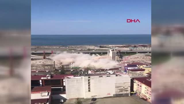 RİZE YIKILAN BİNANIN ALTINDA KALMAKTAN SANİYELERLE KURTULDUĞU ANLAR, KAMERADA