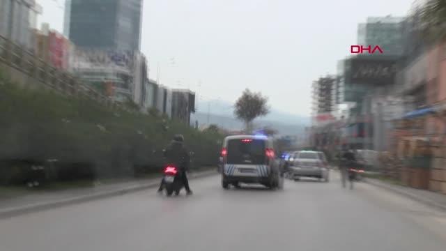 ADLİYEDEN KELEPÇELİ KAÇMAYA ÇALIŞAN ŞÜPHELİ, BACAKLARINDAN VURULARAK YAKALANDI