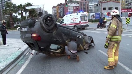 Küçükçekmece’de bir araç takla attı; sürücü ve yolcu kaza yerinden kaçtı