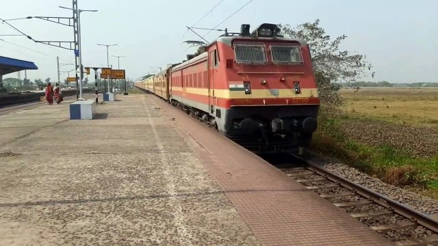 Jabalpur Howrah Shaktipunj Exp Train skipped with blasting speed __ ER