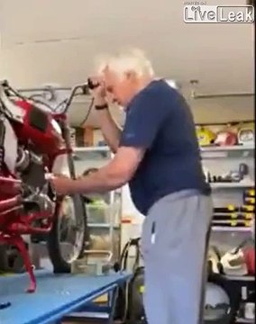 Mais c'est quoi ce bruit de moteur bizarre... blague énorme