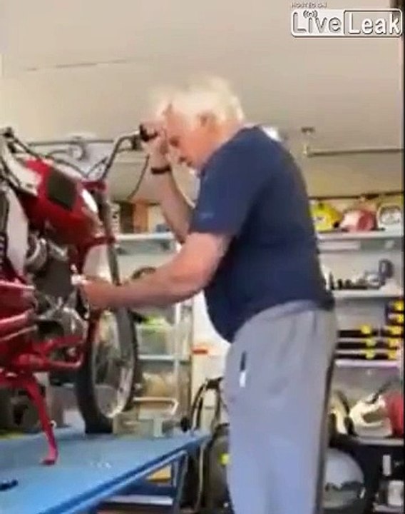 Mais c'est quoi ce bruit de moteur bizarre... blague énorme