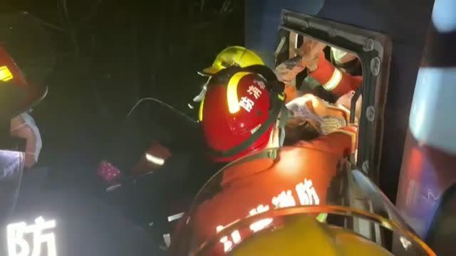 Mueren 11 personas en el choque de un autobús y un camión en China