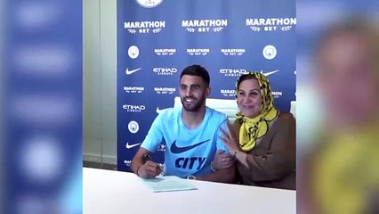 Manchester Cityli Mahrez'in imza törenine annesi damga vurdu