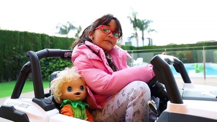 BIA LOBO Faz McDonalds no Jardim e Diana Coloca Squishy e Smooshy (1)