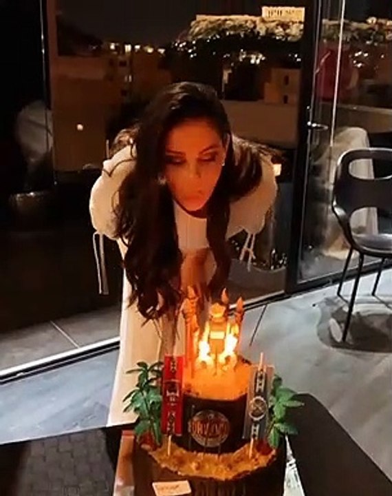 Βαλέρια Χοψονίδου Η εντυπωσιακή τούρτα γενεθλίων με άρωμα Survivor – Δες πόσο χρονών έγινε