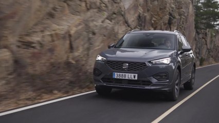 The new SEAT Tarraco e-HYBRID FR in Dolphin Grey Driving Video