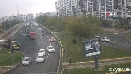 Скачать видео: Diyarbakır ve Batman'daki trafik kazaları kameralara yansıdı