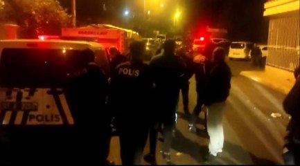 Antalya'da 'pencereden baktı' kavgası: 3 yaralı