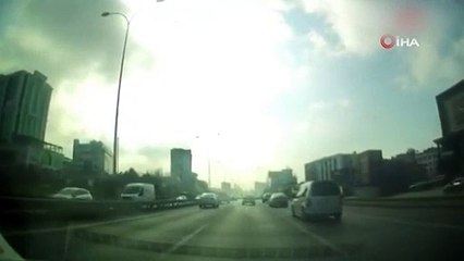 E-5’te faciadan dönülen trafik kazası kamerada!