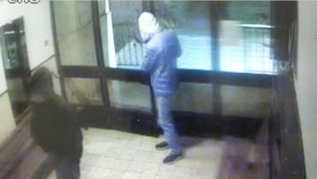 16 EVİ SOYDULAR, BİNADAN ÇIKARKEN POLİSE BÖYLE YAKALANDILAR