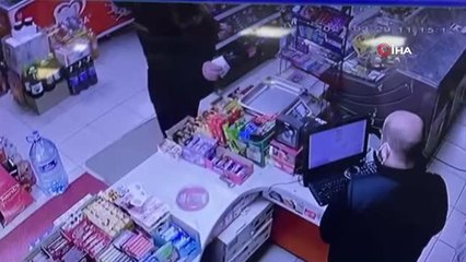 İstanbul'da yarım milyonluk vurgun yapan "mendilci" çetesi önce kameralara sonra polise yakalandı