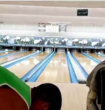 Ce joueur réalise un double strike incroyable